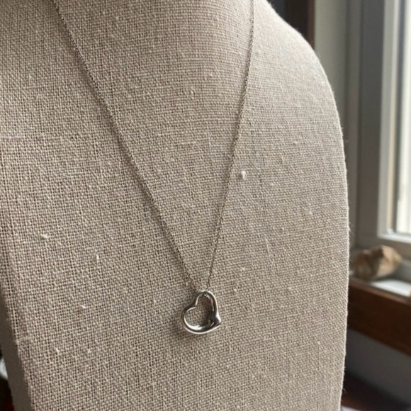 Tiffany & Co. Floating Heart Necklace Sterling Silver 925
16 inch chain - Picture 1 of 9